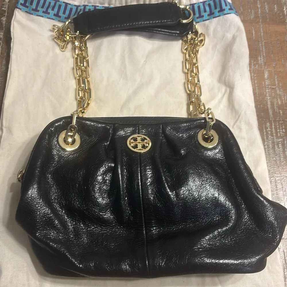 Tory Burch Amanda Pleated Shoulder Bag (also called the Amanda Chain Hobo